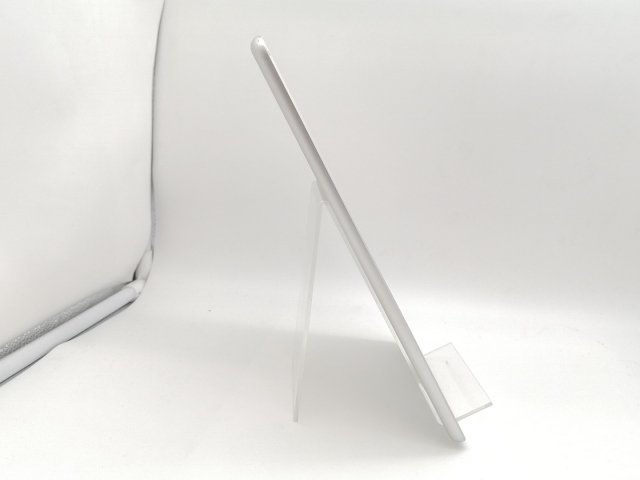 【中古】Apple au 【SIMロック解除済み】 iPad（第6世代/2018） 32GB シルバー MR6P2J/A【なんば】保証期間１ヶ月【ランクC】_5