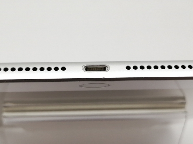 【中古】Apple au 【SIMロック解除済み】 iPad（第6世代/2018） 32GB シルバー MR6P2J/A【なんば】保証期間１ヶ月【ランクC】_8