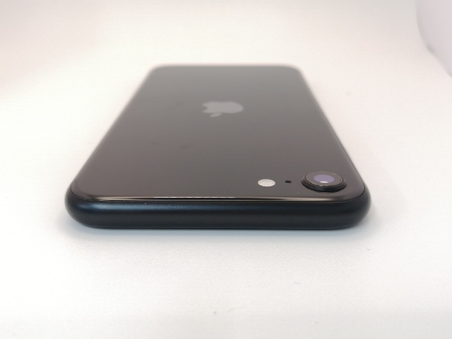 【中古】Apple au 【SIMロック解除済み】 iPhone SE（第2世代） 64GB ブラック MHGP3J/A（後期型番）【川崎駅前】保証期間１ヶ月【ランクB】_2