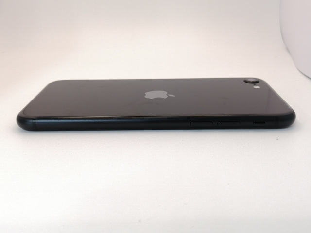 【中古】Apple au 【SIMロック解除済み】 iPhone SE（第2世代） 64GB ブラック MHGP3J/A（後期型番）【川崎駅前】保証期間１ヶ月【ランクB】_3