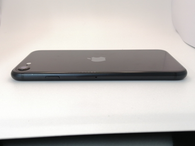 【中古】Apple au 【SIMロック解除済み】 iPhone SE（第2世代） 64GB ブラック MHGP3J/A（後期型番）【川崎駅前】保証期間１ヶ月【ランクB】_5