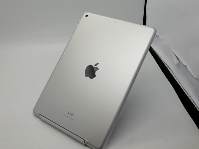中古】Apple 【Wi-Fi】 iPad（第8世代/2020） 32GB シルバー MYLA2J/A