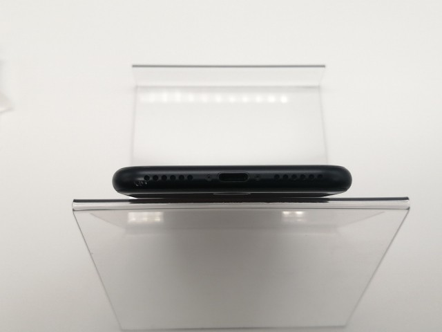 【中古】Apple au 【SIMロック解除済み】 iPhone SE（第2世代） 64GB ブラック MHGP3J/A（後期型番）【池袋東口】保証期間１ヶ月【ランクC】の通販は
