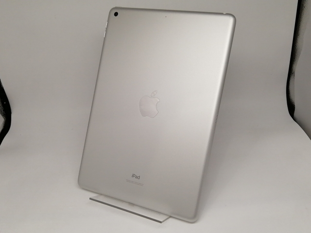 【中古】Apple 【Wi-Fi】 iPad(第8世代/2020) 32GB シルバー MYLA2J/A【日本橋3】保証期間1ヶ月【ランクC】