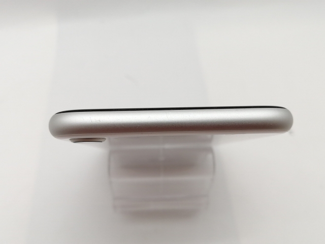 【中古】Apple au 【SIMロック解除済み】 iPhone SE（第2世代） 64GB ホワイト MHGQ3J/A（後期型番）【津田沼】保証期間１ヶ月【ランクB】