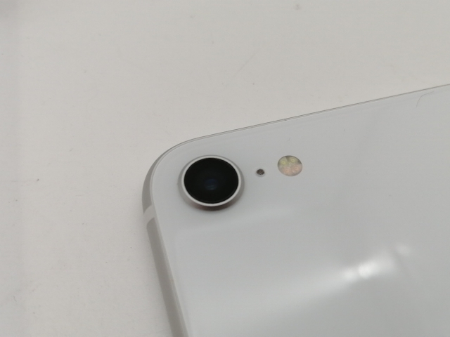 【中古】Apple au 【SIMロック解除済み】 iPhone SE（第2世代） 64GB ホワイト MHGQ3J/A（後期型番）【津田沼】保証期間１ヶ月【ランクB】