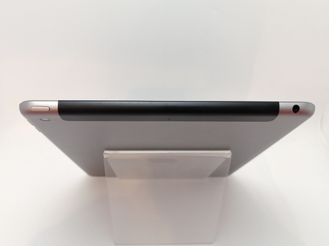 【中古】Apple au 【SIMロック解除済み】 iPad（第6世代/2018） 32GB スペースグレイ MR6N2J/A【津田沼】保証期間１ヶ月【ランクB】_2