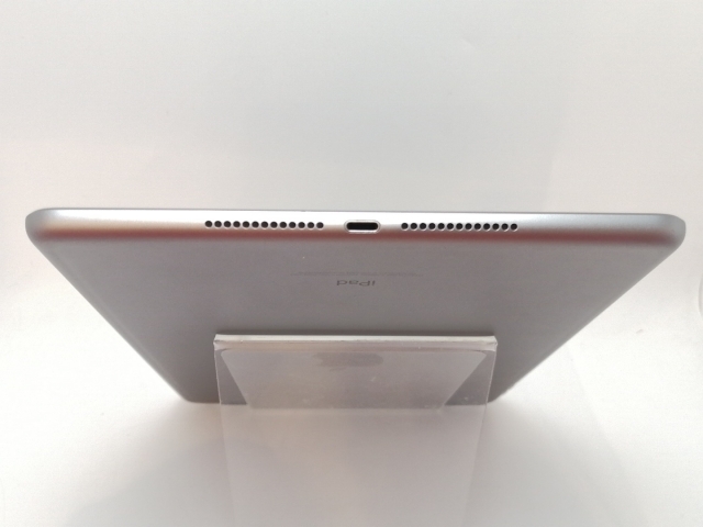 【中古】Apple au 【SIMロック解除済み】 iPad（第6世代/2018） 32GB スペースグレイ MR6N2J/A【津田沼】保証期間１ヶ月【ランクB】_3