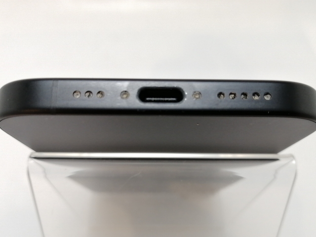 【中古】Apple au 【SIMフリー】 iPhone 16 128GB ブラック MYDQ3J/A【津田沼】保証期間１ヶ月【ランクB】_4