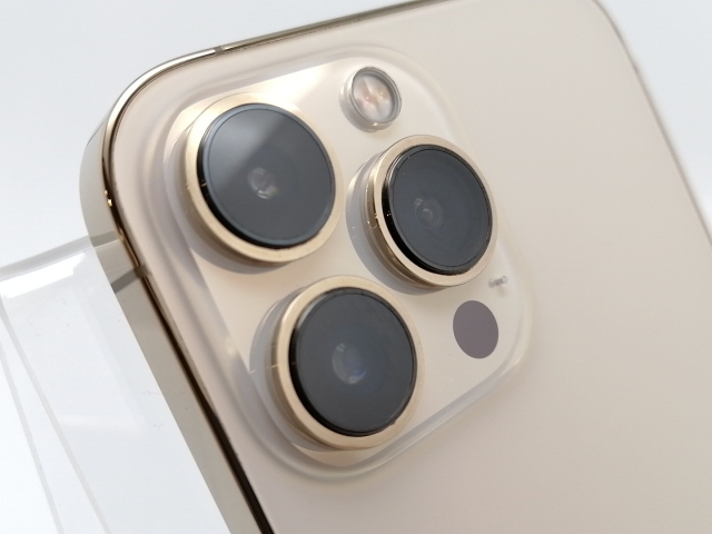 【中古】【赤ロム保証あり】Apple au 【SIMフリー】 iPhone 13 Pro Max 1TB ゴールド MLKJ3J/A【津田沼】保証期間１ヶ月【ランクB】_6