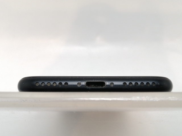 【中古】Apple docomo 【SIMロック解除済み】 iPhone SE（第2世代） 64GB ブラック MHGP3J/A（後期型番）【津田沼】保証期間１ヶ月【ランクC】_3