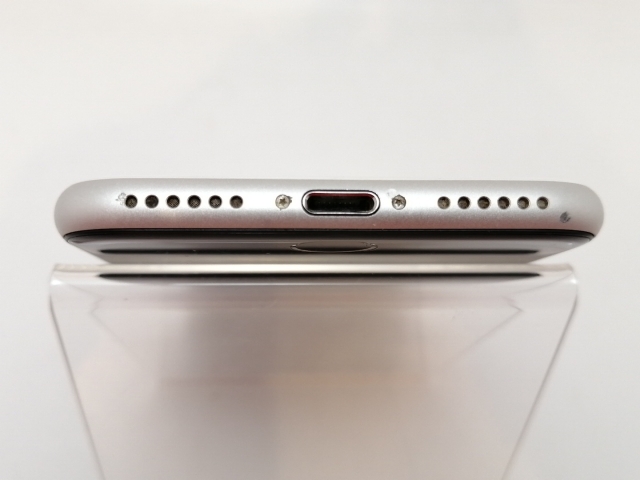 【中古】Apple docomo 【SIMロック解除済み】 iPhone SE（第2世代） 128GB ホワイト MHGU3J/A（後期型番）【津田沼】保証期間１ヶ月【ランクC】_3