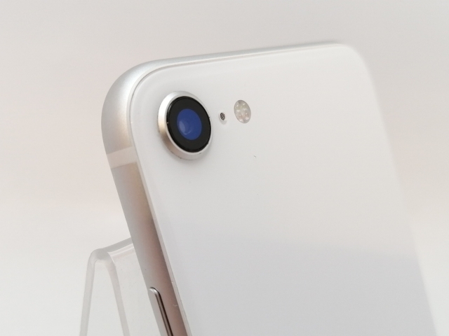 【中古】Apple docomo 【SIMロック解除済み】 iPhone SE（第2世代） 128GB ホワイト MHGU3J/A（後期型番）【津田沼】保証期間１ヶ月【ランクC】_6