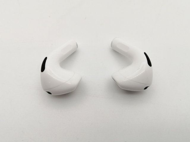 中古】Apple AirPods 4 アクティブノイズキャンセリング搭載 中古】Apple AirPods 4 アクティブノイズキャンセリング搭載
