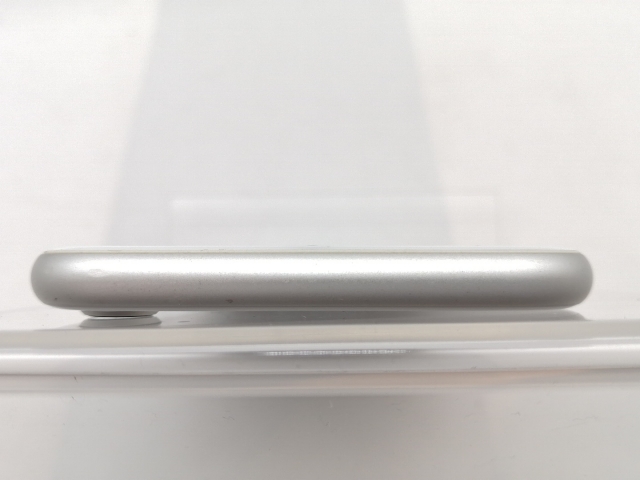 【中古】Apple docomo 【SIMロック解除済み】 iPhone 8 64GB シルバー MQ792J/A【津田沼】保証期間１ヶ月【ランクB】_2