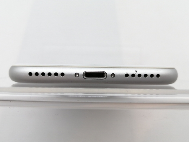 【中古】Apple docomo 【SIMロック解除済み】 iPhone 8 64GB シルバー MQ792J/A【津田沼】保証期間１ヶ月【ランクB】_3
