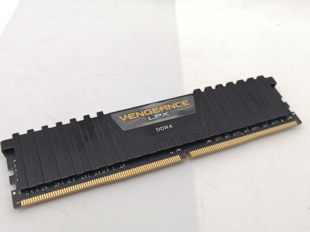 【中古】DDR4 16GB PC4-25600(DDR4-3200)【デスクトップPC用】【津田沼】保証期間１週間