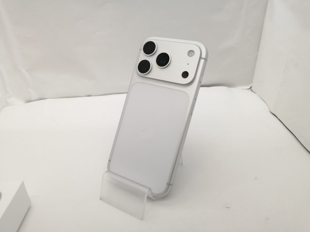 【中古】Apple 国内版 【SIMフリー】 iPhone 17 Pro 256GB シルバー MG854J/A【川越クレアモール】保証期間１ヶ月【ランクA】