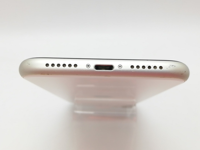 【中古】Apple docomo 【SIMロック解除済み】 iPhone 11 256GB ホワイト MWM82J/A【高崎モントレー】保証期間１ヶ月【ランクC】_3