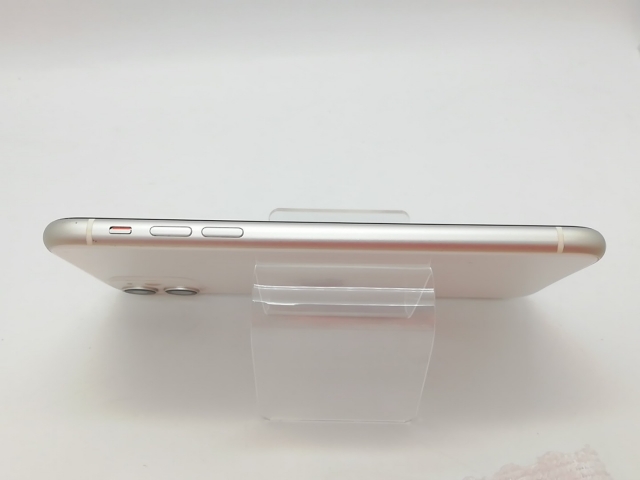 【中古】Apple docomo 【SIMロック解除済み】 iPhone 11 256GB ホワイト MWM82J/A【高崎モントレー】保証期間１ヶ月【ランクC】_5
