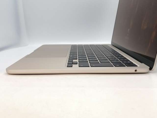 中古】Apple MacBook Air 13インチ M2(CPU:8C/GPU:8C) 16GB/256GB