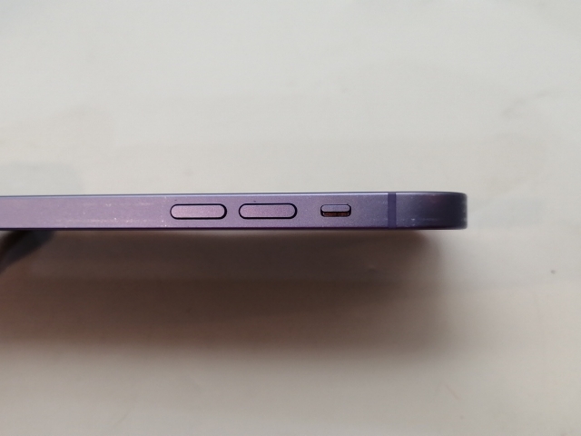 【中古】Apple au 【SIMロック解除済み】 iPhone 12 128GB パープル MJNJ3J/A【池袋東口】保証期間１ヶ月【ランクC】_7