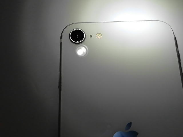 【中古】Apple SoftBank 【SIMロック解除済み】 iPhone SE（第2世代） 64GB ホワイト MHGQ3J/A（後期型番）【高崎モントレー】保証期間１ヶ月【ランクC】_6
