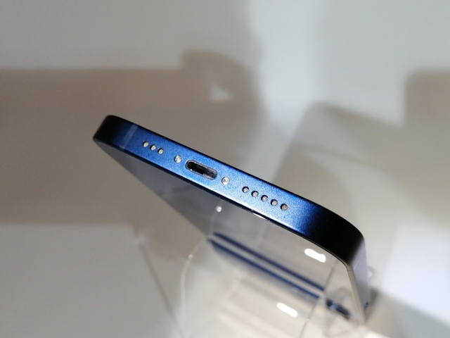 【中古】Apple docomo 【SIMロック解除済み】 iPhone 12 128GB ブルー MGHX3J/A【高崎モントレー】保証期間１ヶ月【ランクB】_9