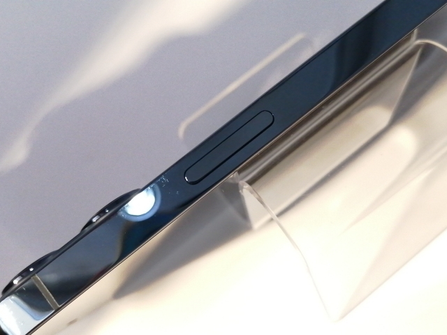 【中古】Apple docomo 【SIMロック解除済み】 iPhone 12 Pro Max 128GB パシフィックブルー MGCX3J/A【川越クレアモール】保証期間１ヶ月【ランクC】_8