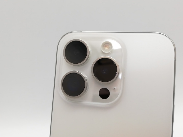 【中古】Apple 国内版 【SIMフリー】 iPhone 15 Pro 128GB ホワイトチタニウム MTU83J/A【高崎モントレー】保証期間１ヶ月【ランクB】_6