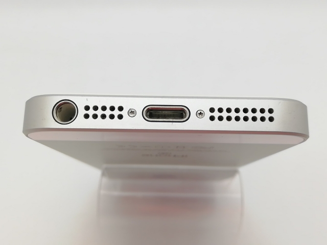 【中古】Apple au 【SIMロック解除済み】 iPhone SE （第1世代） 64GB シルバー MLM72J/A【宇田川】保証期間１ヶ月【ランクC】_3