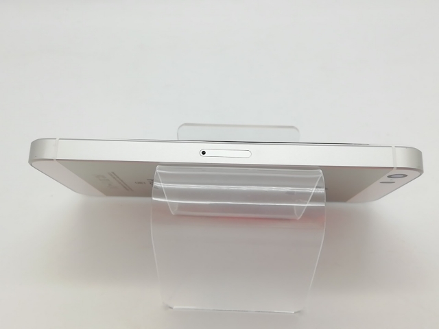 【中古】Apple au 【SIMロック解除済み】 iPhone SE （第1世代） 64GB シルバー MLM72J/A【宇田川】保証期間１ヶ月【ランクC】_4