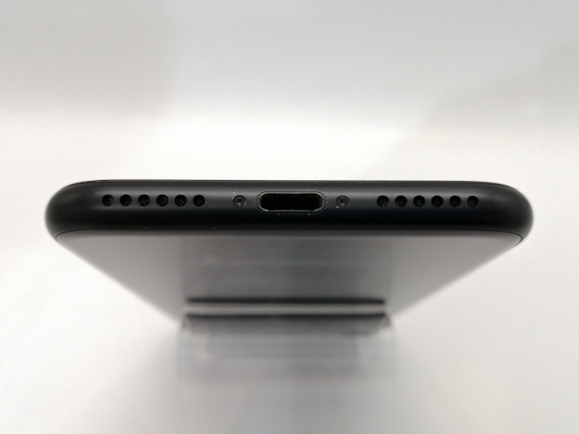 【中古】Apple SoftBank 【SIMロック解除済み】 iPhone SE（第2世代） 64GB ブラック MX9R2J/A【高崎モントレー】保証期間１ヶ月【ランクC】_3