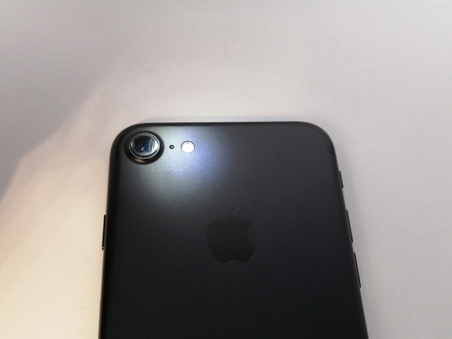 【中古】Apple docomo 【SIMロック解除済み】 iPhone 7 128GB ブラック MNCK2J/A【高崎モントレー】保証期間１ヶ月【ランクC】_8