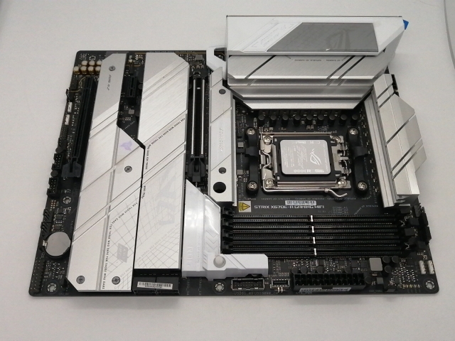 【中古】ASUS ROG STRIX X670E-A GAMING WIFI X670E/AM5/2.5GbitLAN/Wi-Fi6E(ax)+BT5.2/ATX【大須アメ横】保証期間１週間