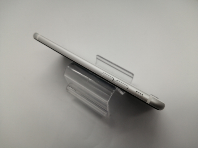 【中古】Apple docomo 【SIMロック解除済み】 iPhone SE（第2世代） 64GB ホワイト MX9T2J/A【大須アメ横】保証期間１ヶ月【ランクC】_4