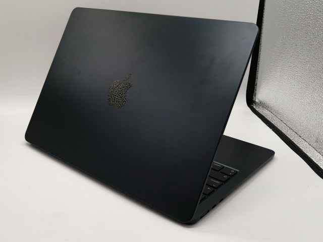 【中古】Apple MacBook Air 13インチ M2(CPU:8C/GPU:8C) 8GB/256GB ミッドナイト MLY33J/A (M2・2022)【大須アメ横】保証期間１ヶ月【ラ