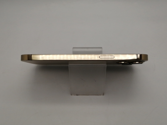 【中古】Apple docomo 【SIMフリー】 iPhone 13 Pro Max 256GB ゴールド MLJA3J/A【小倉駅前】保証期間１ヶ月【ランクC】