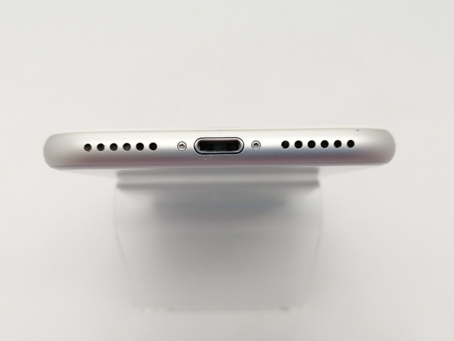【中古】Apple au 【SIMロック解除済み】 iPhone 8 64GB シルバー MQ792J/A【広島本通】保証期間１ヶ月【ランクC】_4