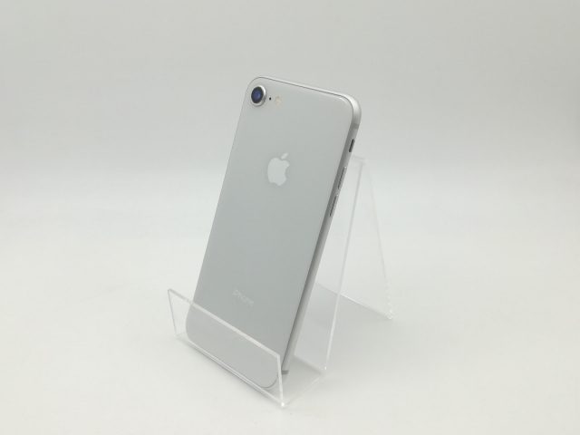 中古】【安心保証】 iPhone8[64GB] SIMロック解除 au/UQ