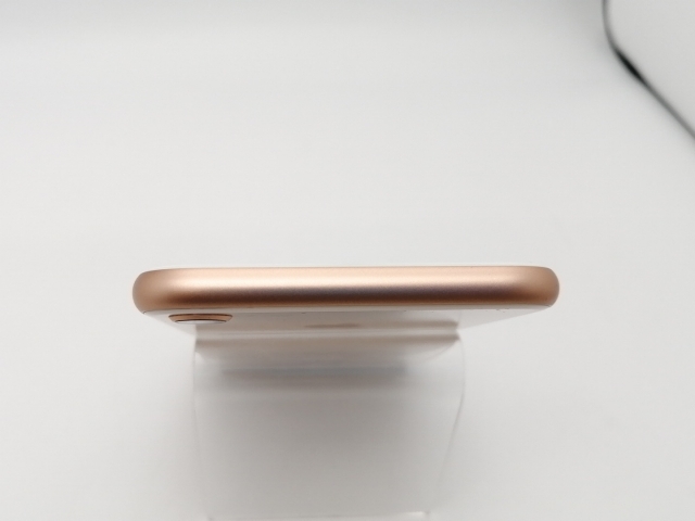 【中古】Apple docomo 【SIMロック解除済み】 iPhone 8 64GB ゴールド MQ7A2J/A【広島本通】保証期間１ヶ月【ランクC】_2