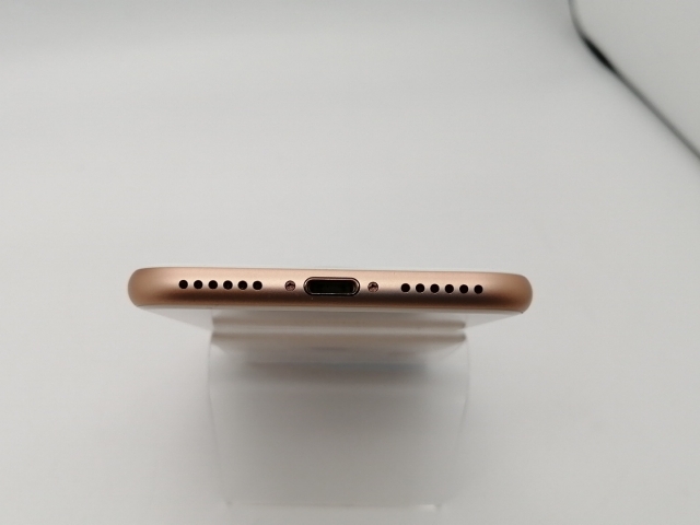 【中古】Apple docomo 【SIMロック解除済み】 iPhone 8 64GB ゴールド MQ7A2J/A【広島本通】保証期間１ヶ月【ランクC】_4