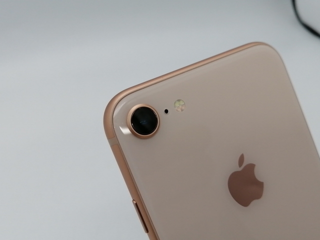 【中古】Apple docomo 【SIMロック解除済み】 iPhone 8 64GB ゴールド MQ7A2J/A【広島本通】保証期間１ヶ月【ランクC】_6