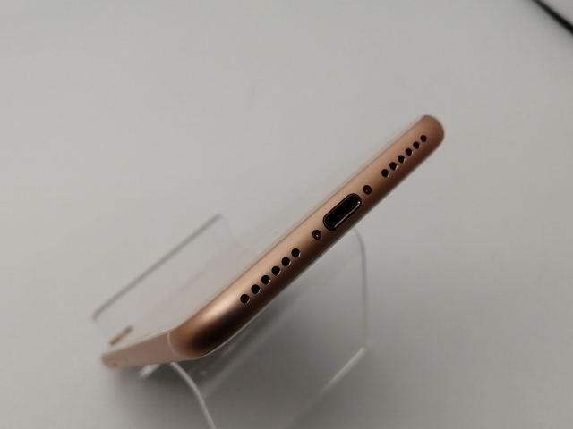 【中古】Apple docomo 【SIMロック解除済み】 iPhone 8 64GB ゴールド MQ7A2J/A【広島本通】保証期間１ヶ月【ランクC】_7