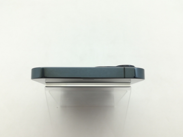 【中古】Apple au 【SIMロック解除済み】 iPhone 12 Pro Max 256GB パシフィックブルー MGD23J/A【広島本通】保証期間１ヶ月【ランクA】
