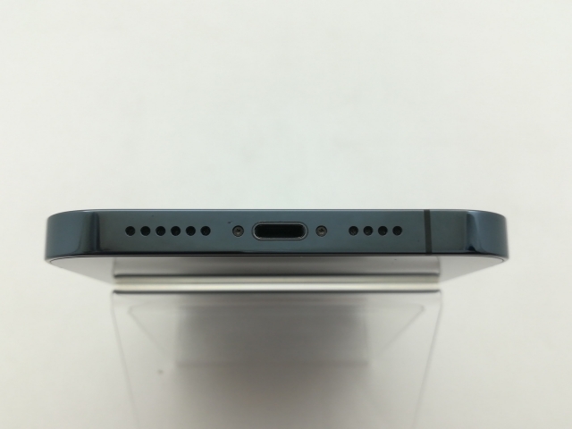 【中古】Apple au 【SIMロック解除済み】 iPhone 12 Pro Max 256GB パシフィックブルー MGD23J/A【広島本通】保証期間１ヶ月【ランクA】