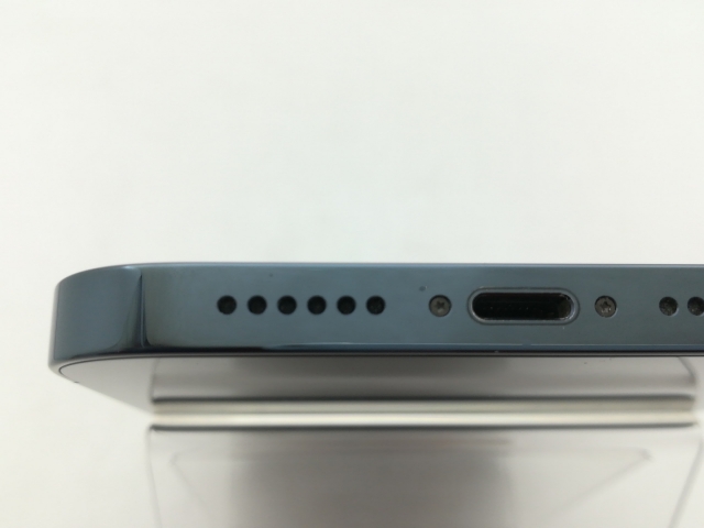 【中古】Apple au 【SIMロック解除済み】 iPhone 12 Pro Max 256GB パシフィックブルー MGD23J/A【広島本通】保証期間１ヶ月【ランクA】