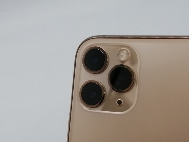 【中古】Apple au 【SIMロック解除済み】 iPhone 11 Pro 256GB ゴールド MWC92J/A【広島本通】保証期間１ヶ月【ランクC】_6