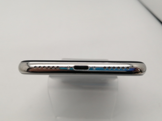 中古】Apple docomo 【SIMロック解除済み】 iPhone X 64GB シルバー