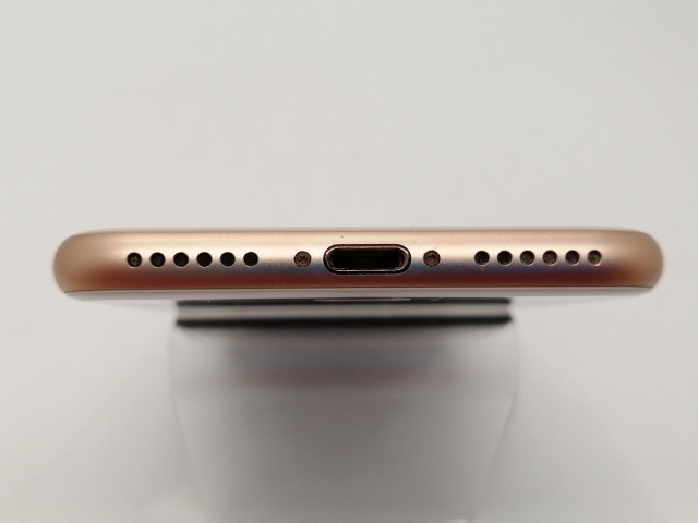 中古】Apple docomo 【SIMロック解除済み】 iPhone 8 64GB ゴールド